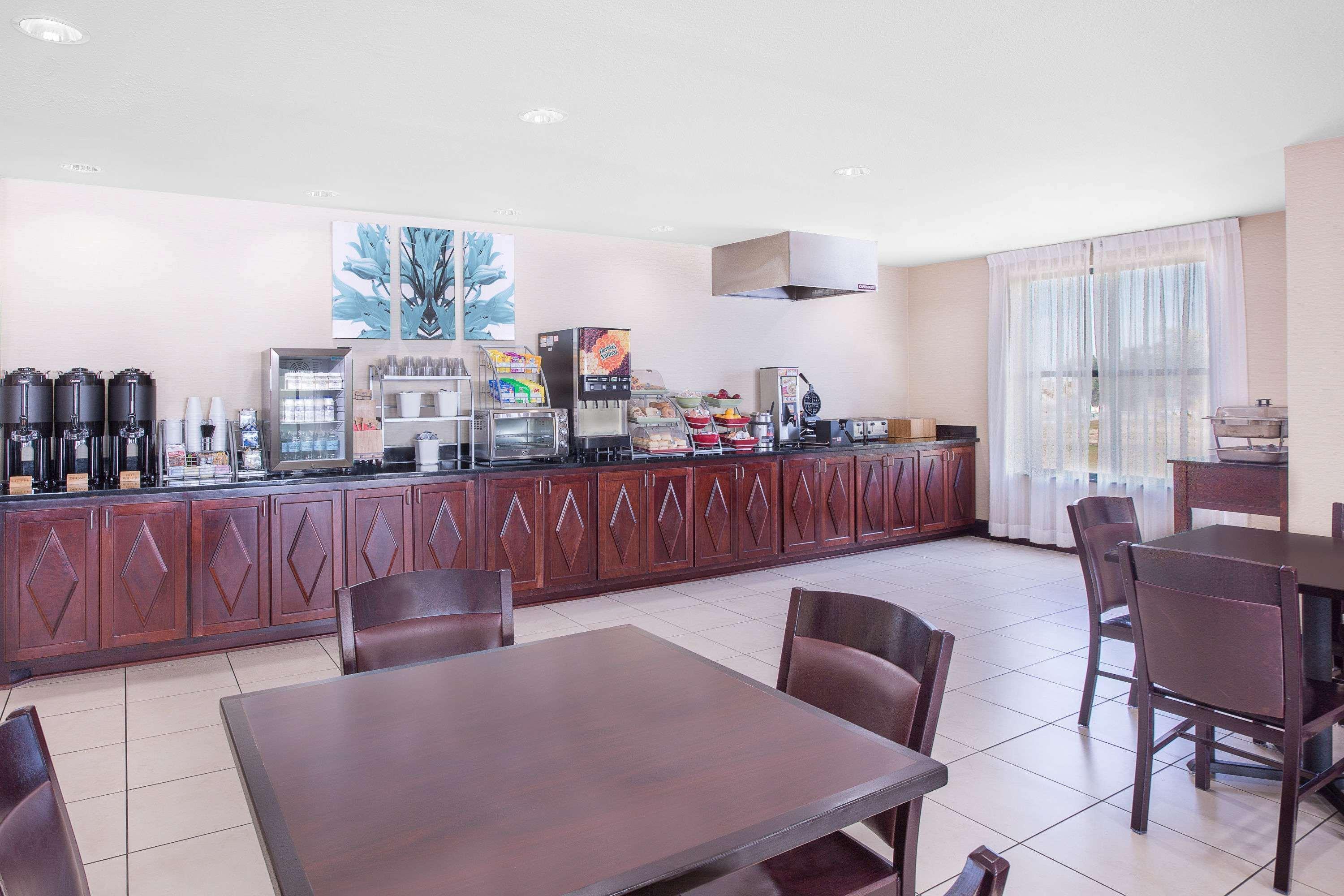 Holiday Inn Express - Gulfport Beach By Ihg 외부 사진