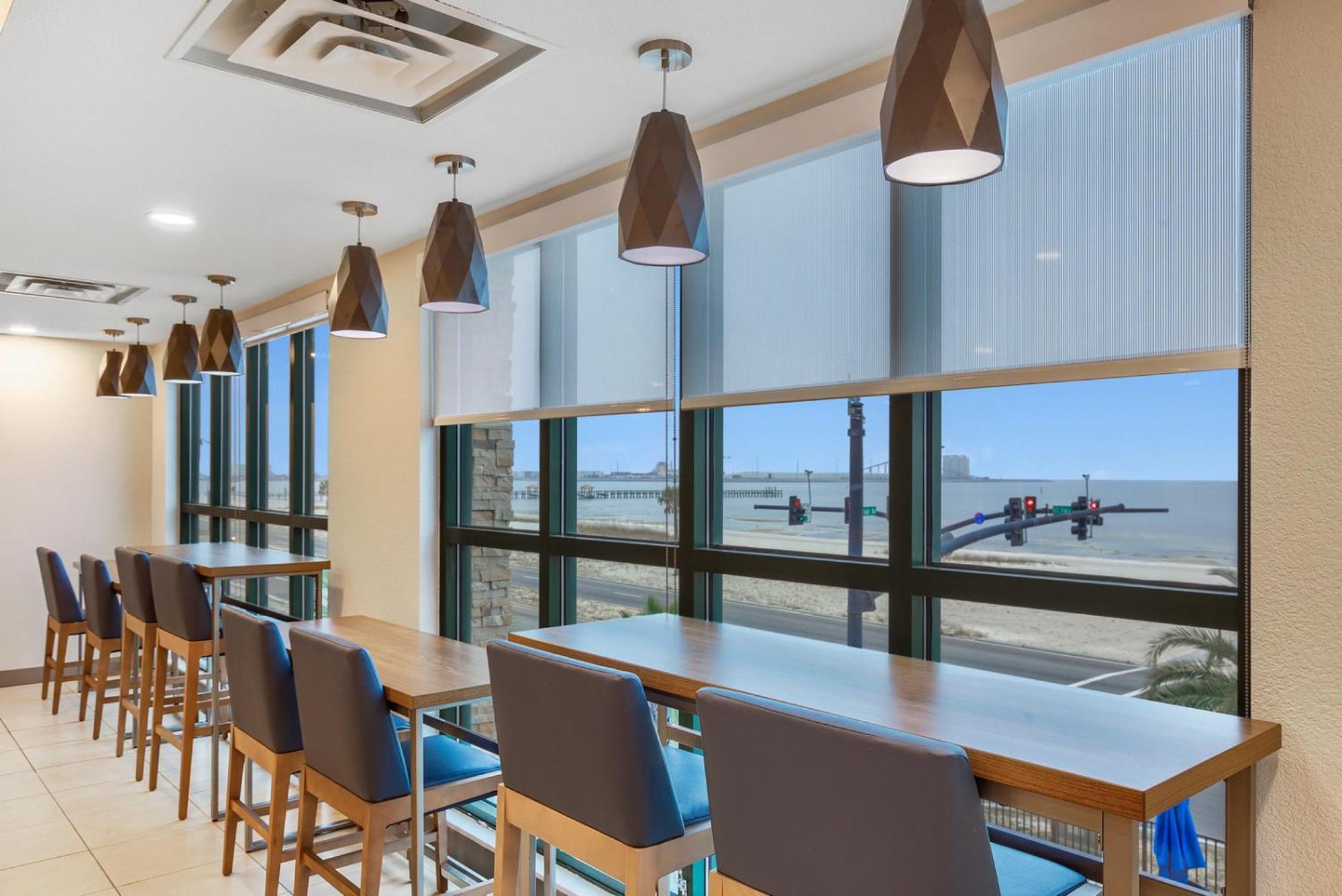 Holiday Inn Express - Gulfport Beach By Ihg 외부 사진