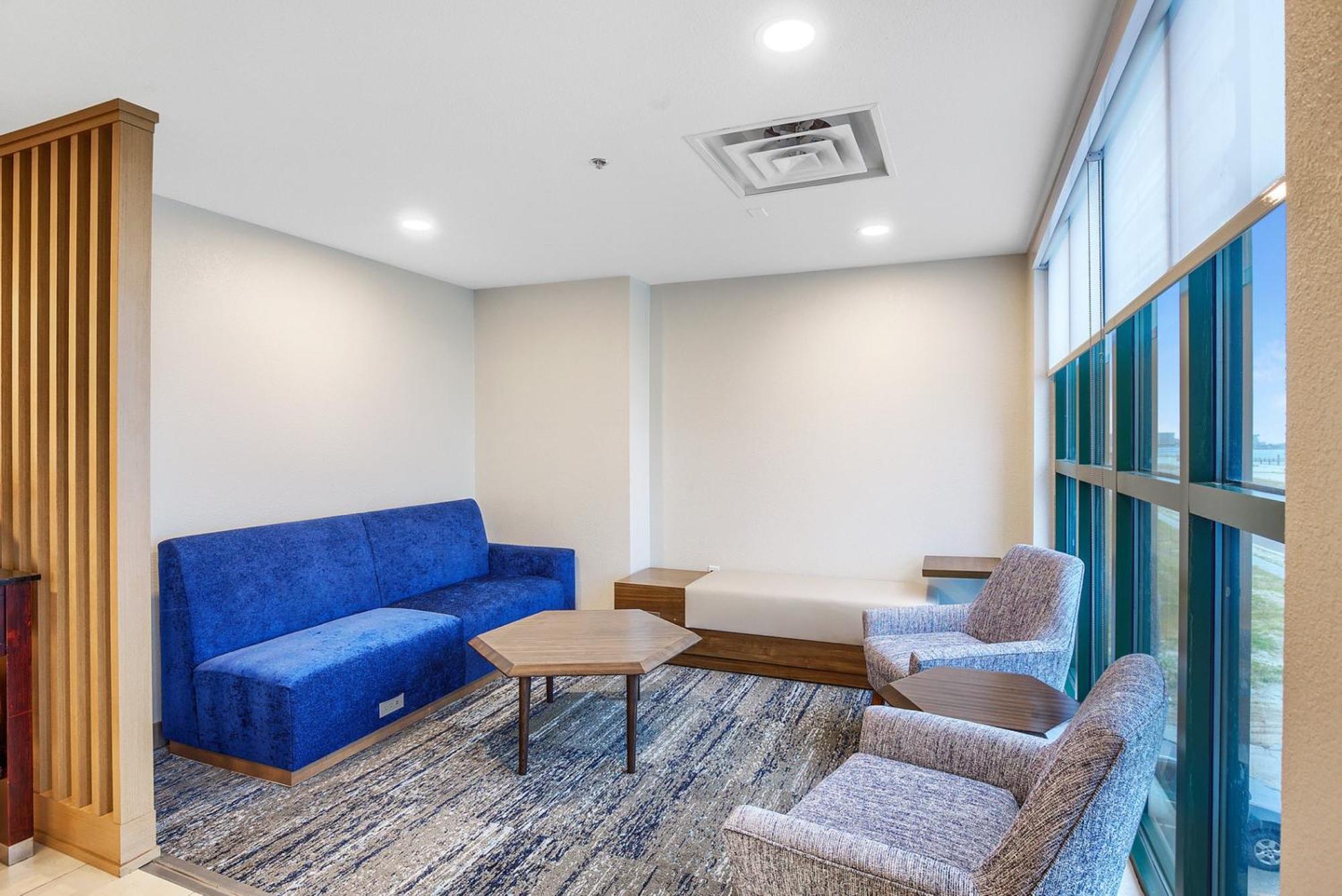 Holiday Inn Express - Gulfport Beach By Ihg 외부 사진