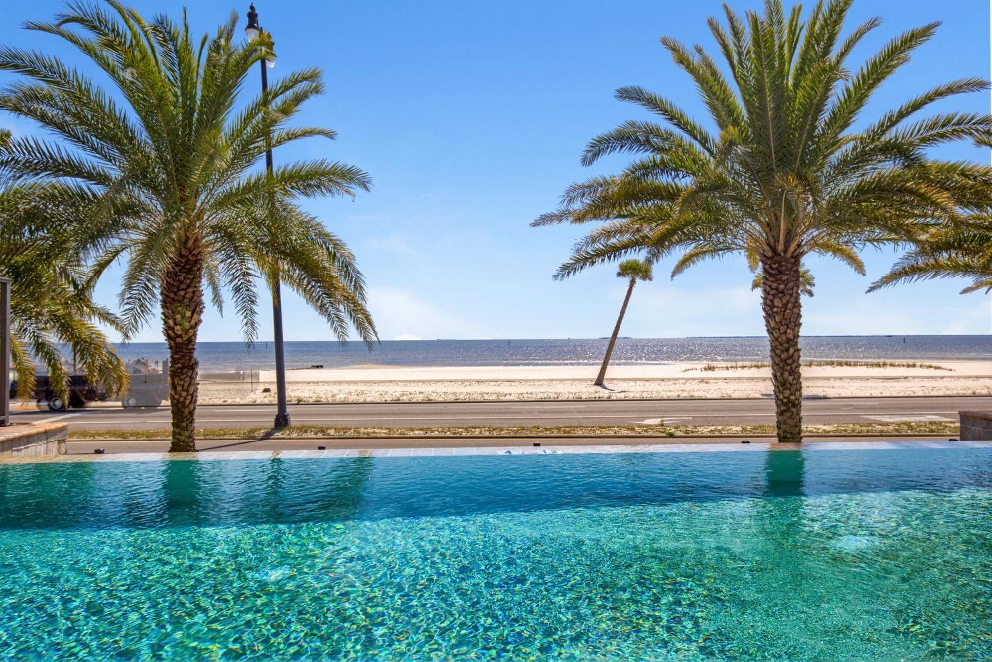 Holiday Inn Express - Gulfport Beach By Ihg 외부 사진