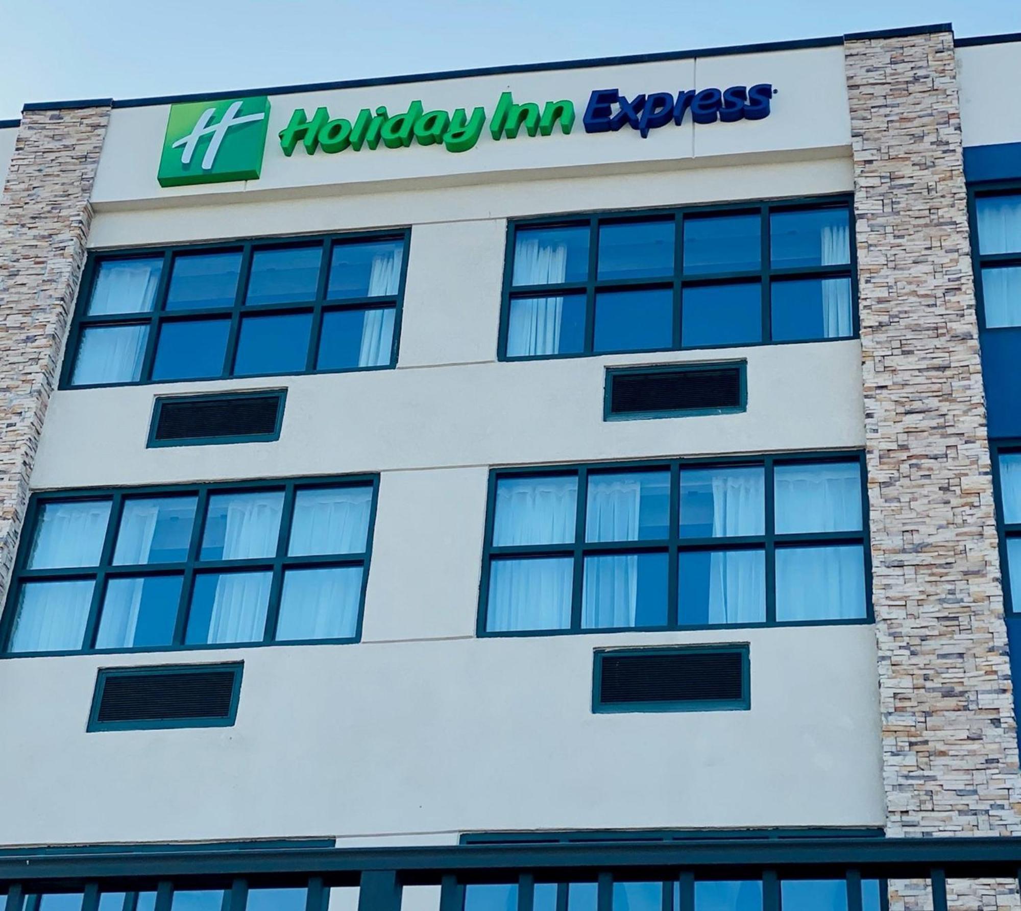 Holiday Inn Express - Gulfport Beach By Ihg 외부 사진