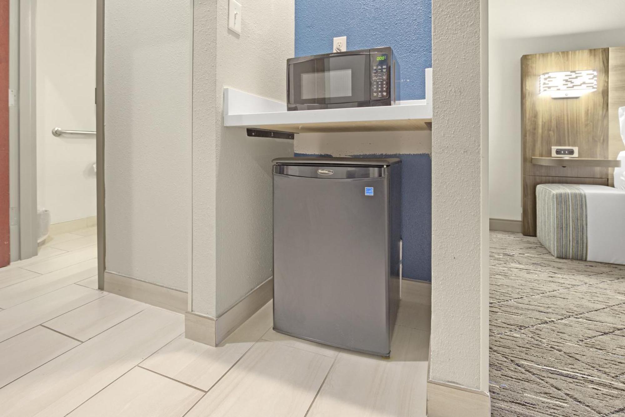 Holiday Inn Express - Gulfport Beach By Ihg 외부 사진