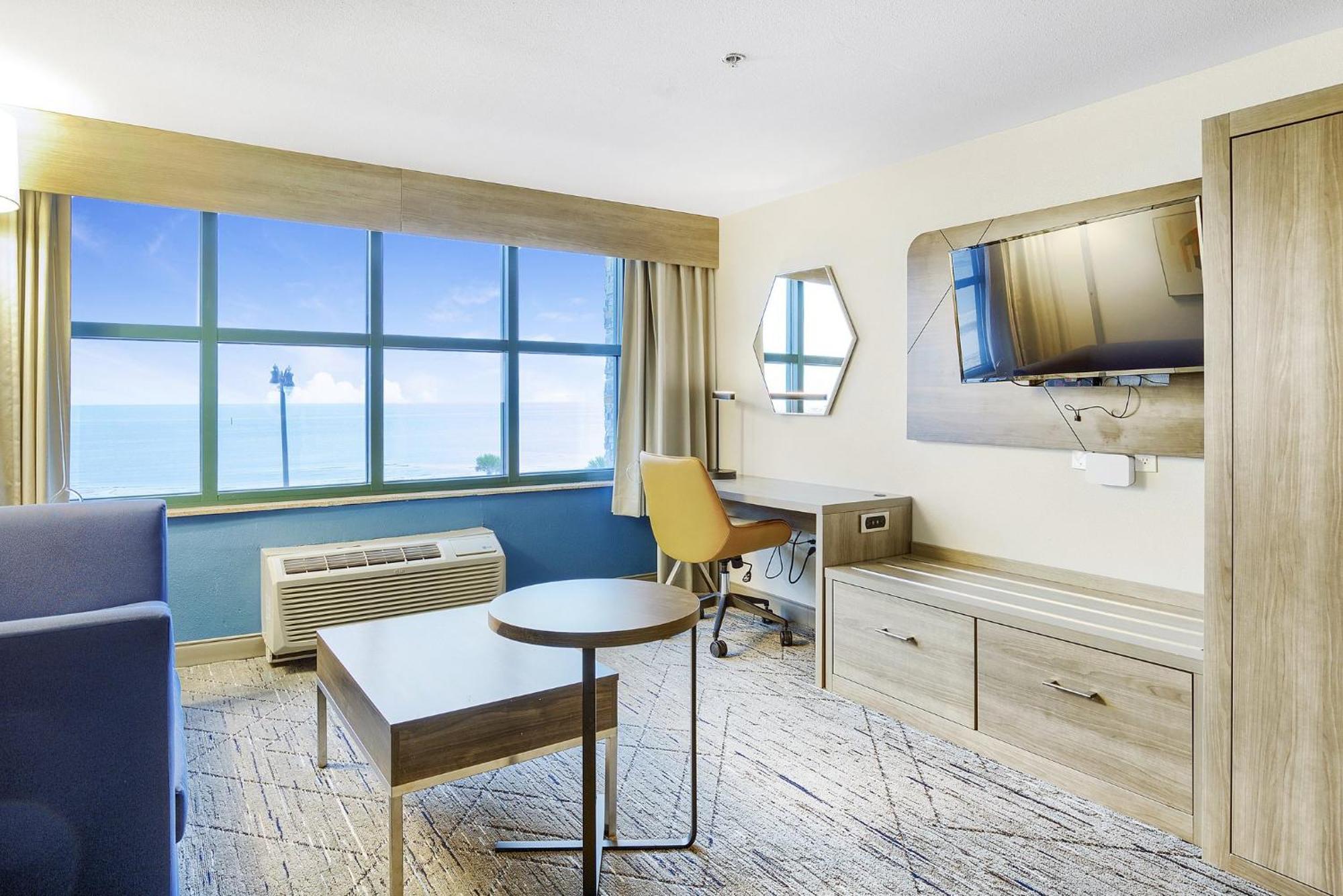 Holiday Inn Express - Gulfport Beach By Ihg 외부 사진