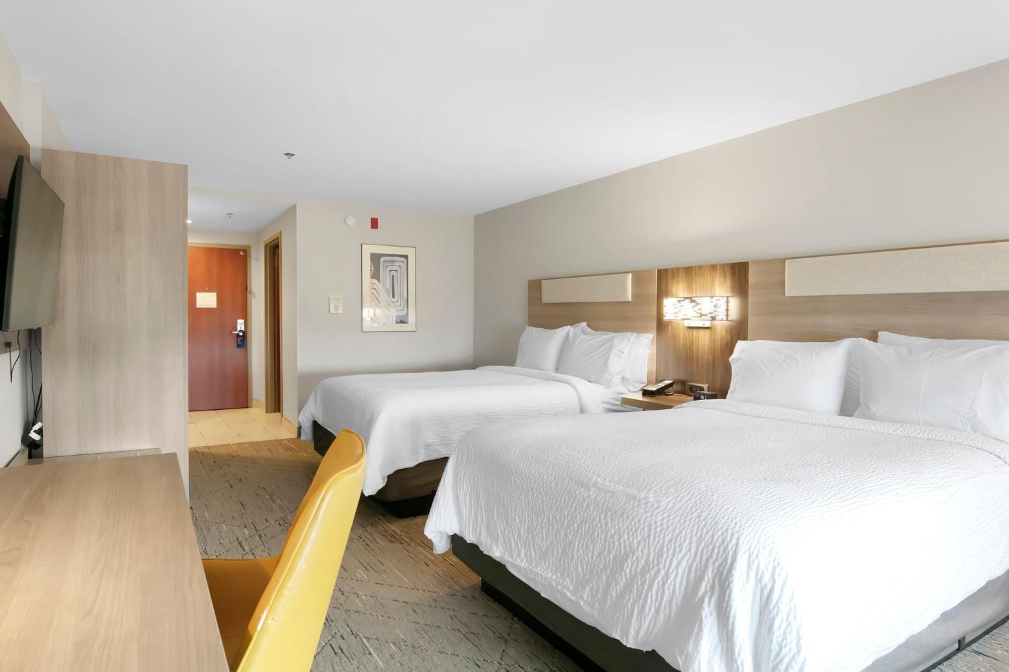 Holiday Inn Express - Gulfport Beach By Ihg 외부 사진