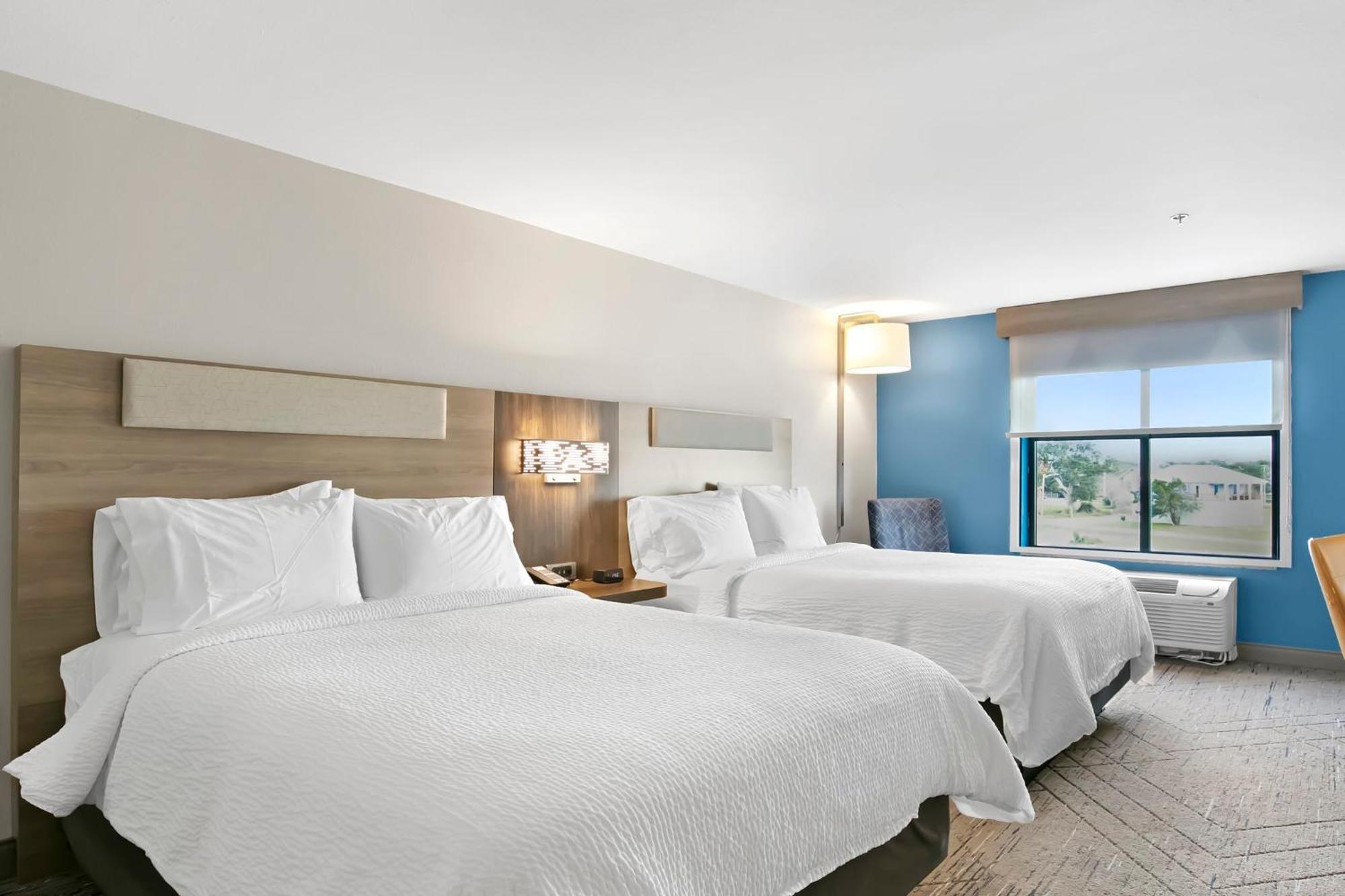Holiday Inn Express - Gulfport Beach By Ihg 외부 사진